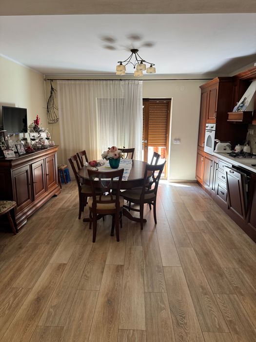 Casa de vanzare in Criseni