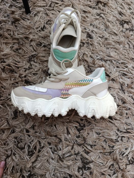 Продам кроссовки