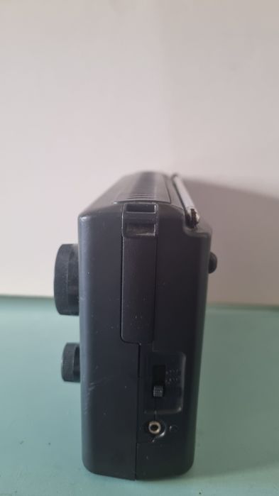 Продаётся радиоприемник SONY ICF-18