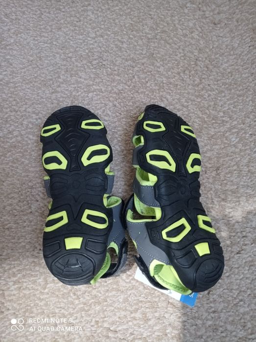 Детски сандали нови