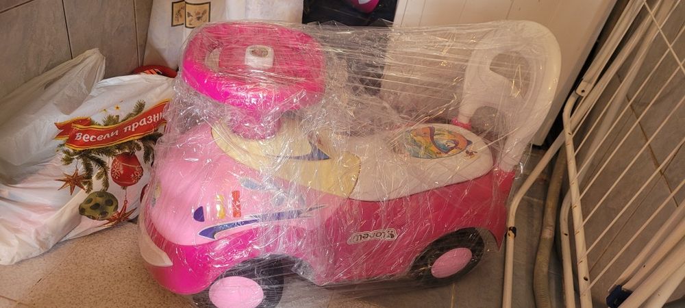 Детска кола за бутане с крака