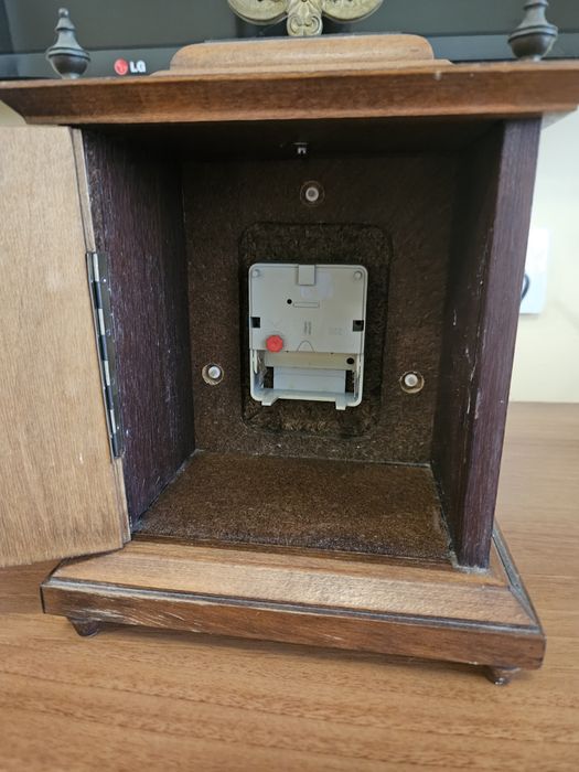 Часовници - един немски, два руски