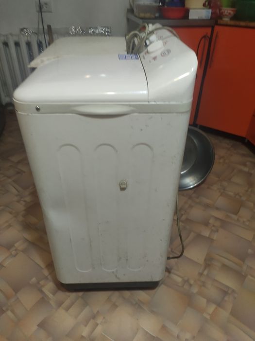 Продам полу автомат стиралку