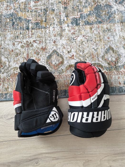 Перчатки хоккейные