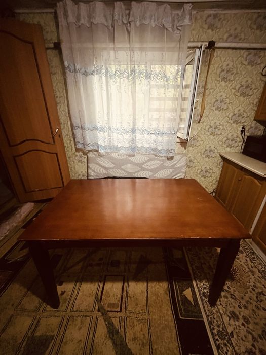 Продам деревянный обеденный стол