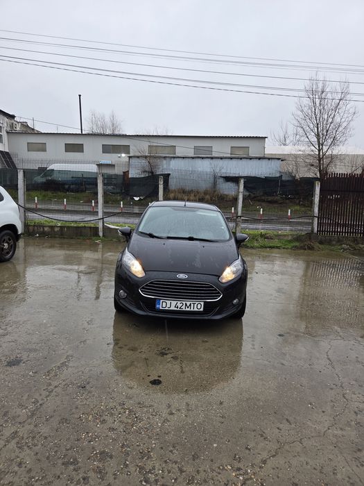 Vând Ford Fiesta