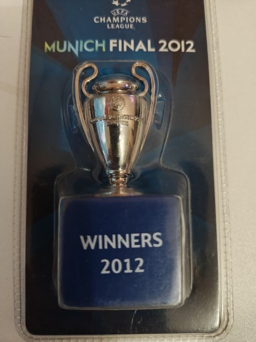 Оригинальный мини кубок лиги чемпионов уефа срочно 2012г chelsea