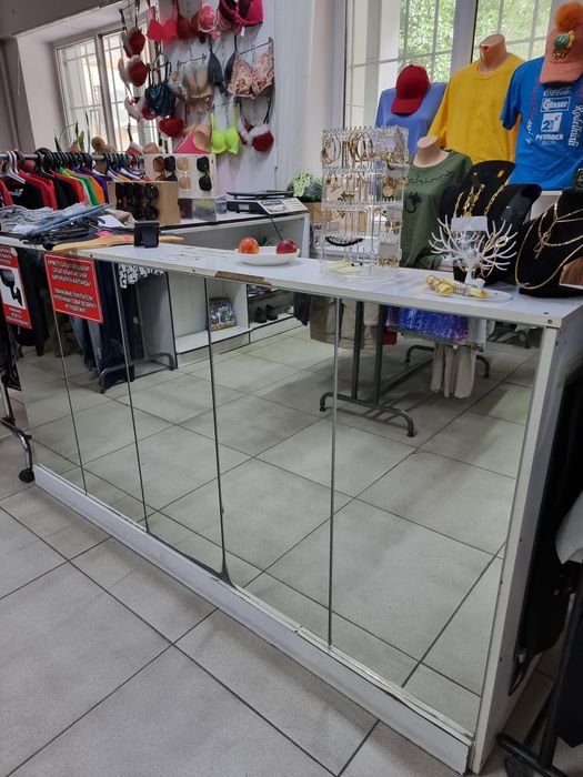 Стойки вешалки полки