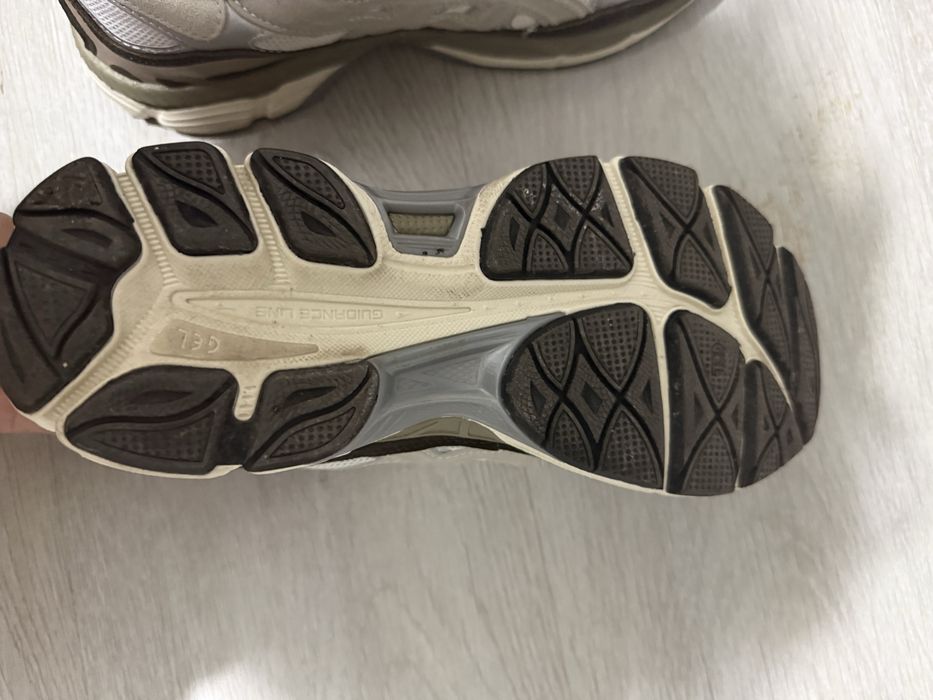 Новые обувь asics