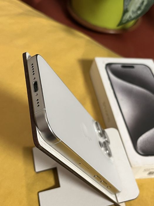 Iphone 15 pro white titan