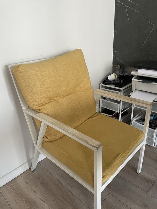 Кресло (для работы, для съемок, для дома)