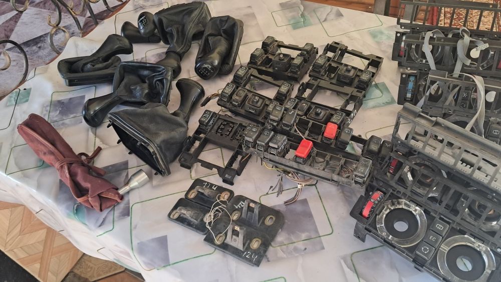 Мерс.124 мелочьевка салона.