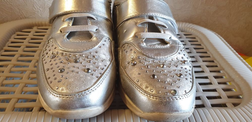 Кроссовки для девочки р.34