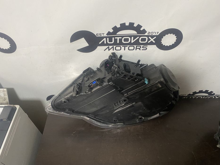 Far dreapta bixenon Vw Touareg 7L facelift an 2006-2010