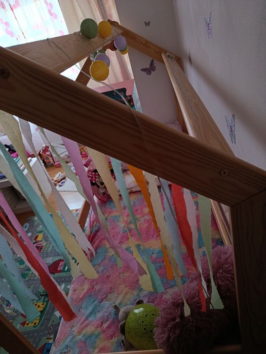 Pătuț în formă de casă