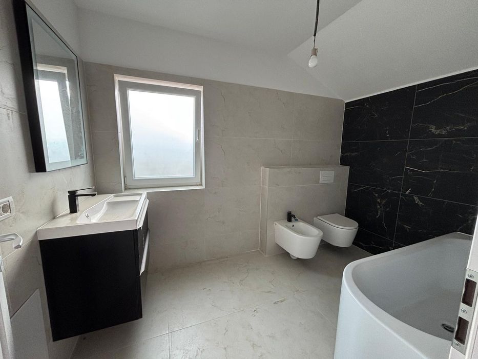 Vand casa individuala