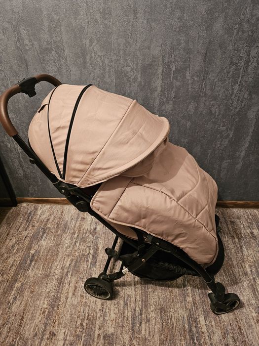 Продам прогулочную коляску