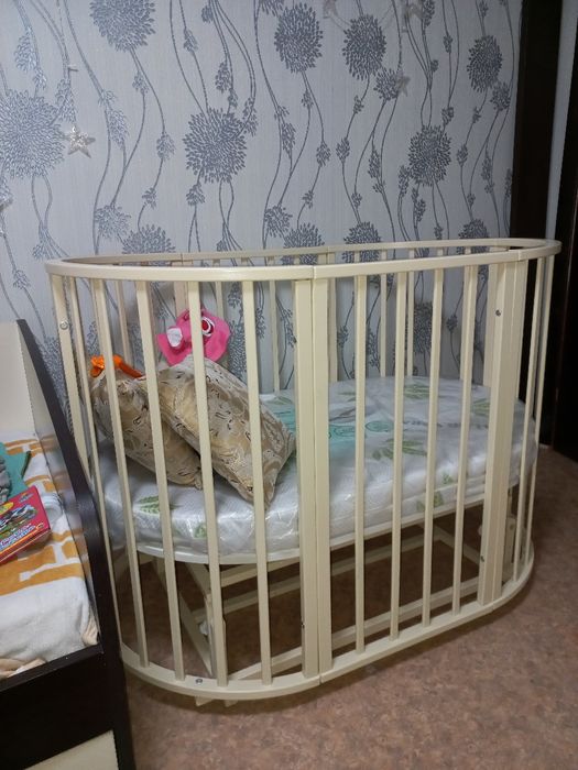 Детская кроватка .