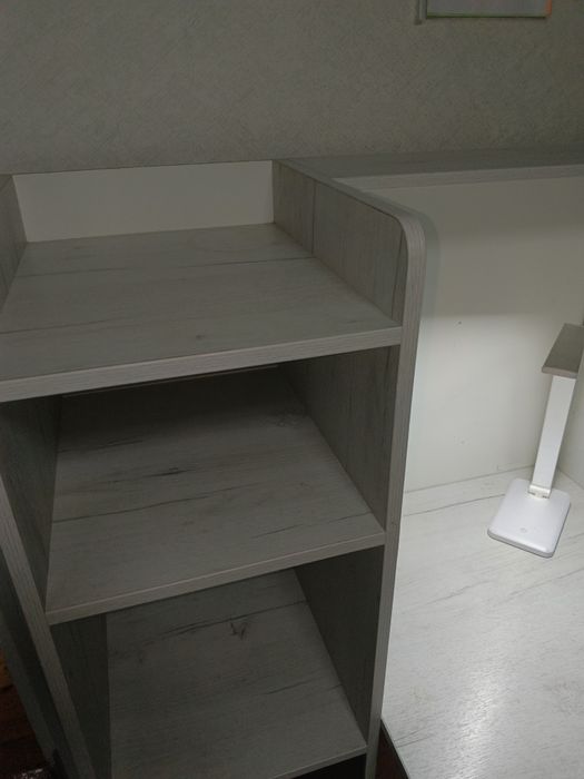 Письменный стол.