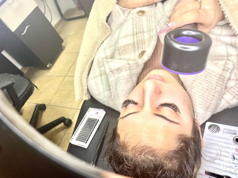 Поставяне на мигли