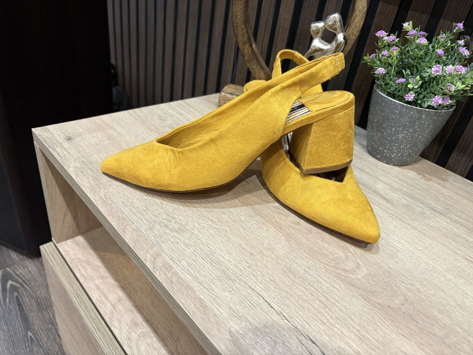 Дамски сандали Stradivarius