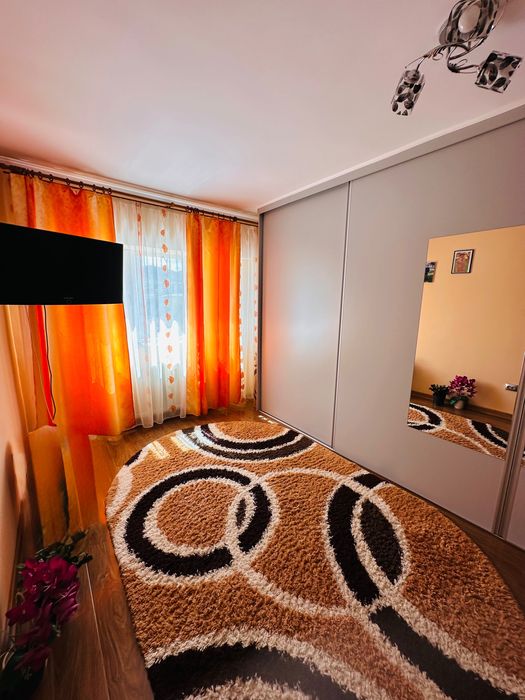 Închiriez apartament 2 camere 57 mp, etaj 4 cu lift