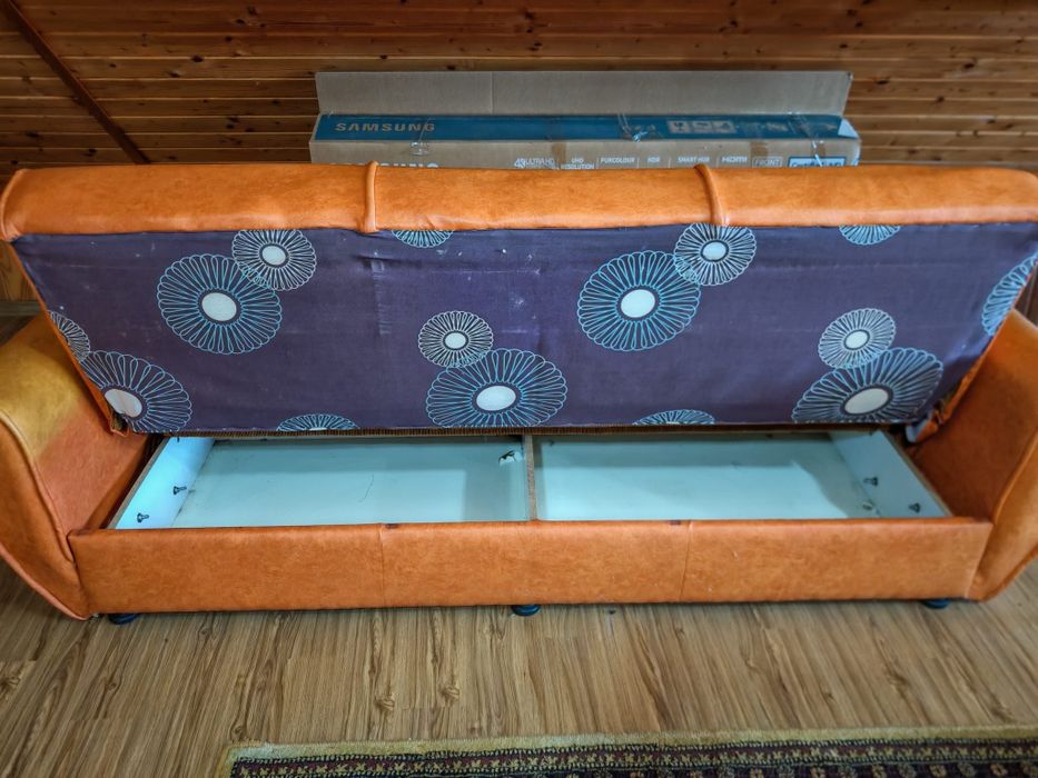 Canapea din piele ecologica