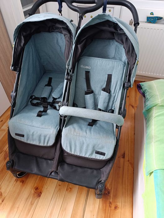 Количка за близнаци