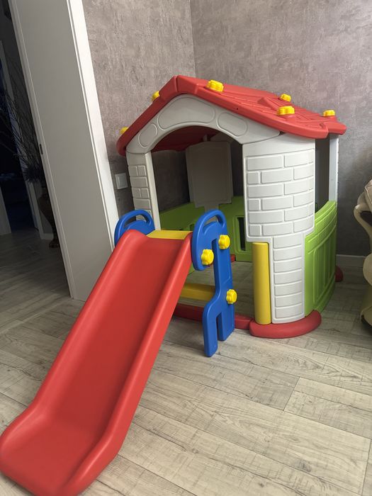 Детский домик , хорошего качества .