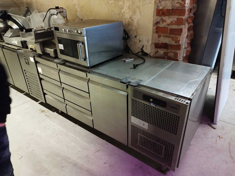 Хладилна маса 2 врати 6 чекмеджетаDesco Refrigerated Workbench