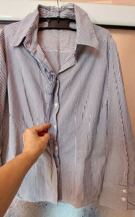 Bluza maneca lunga alba cu dungi verticale albastre