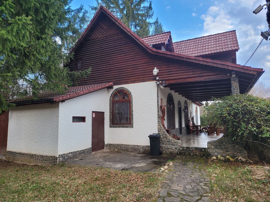 Vând super cabană intravilan cu curte de 3.000 mp, locație superbă pe Valea Avrigului, jud.Sibiu. Bretele acces  autostradă Sibiu-Făgăraș la 10 km