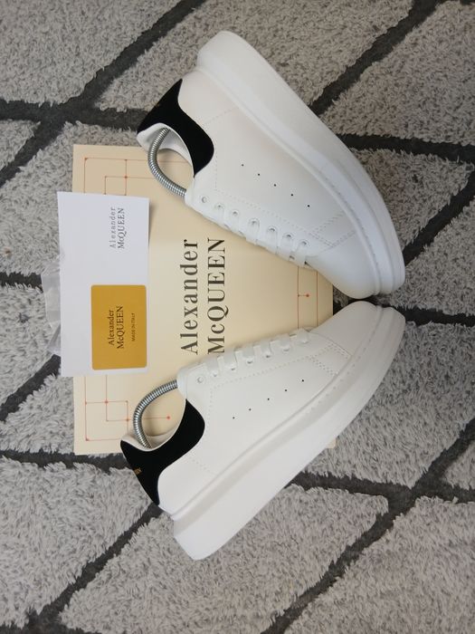 Vand Alexander McQueen