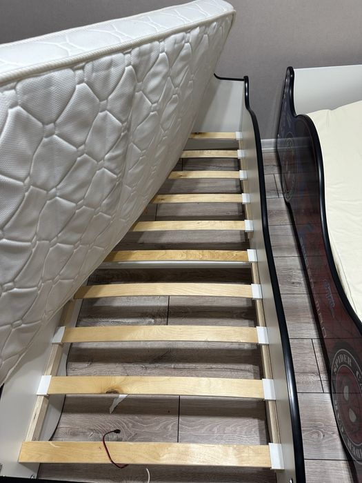 Детская кровать машинка