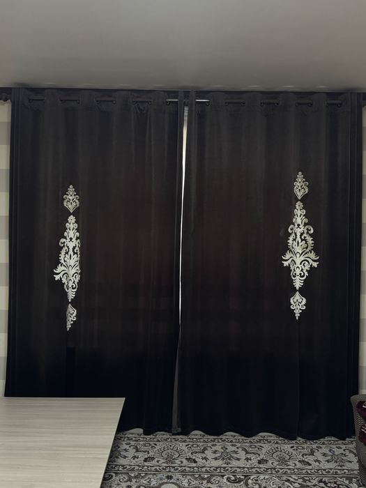 Parda karnizi bilan sotiladi. Zashitniy tul parter karniz