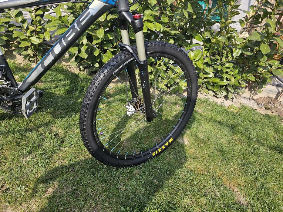 Bicicleta CUBE Cross Country LTD Series