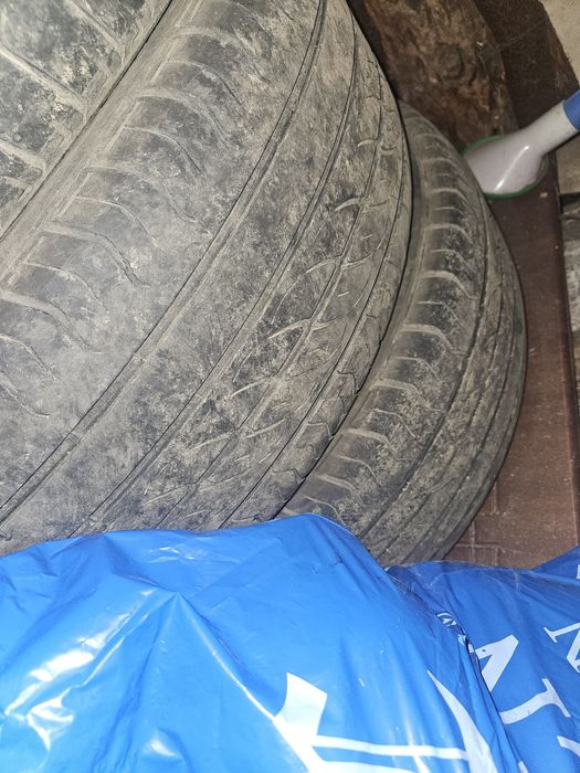 Продам резину 215/55/17