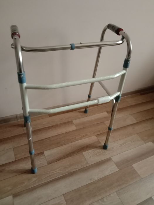 Продам новые ходунки