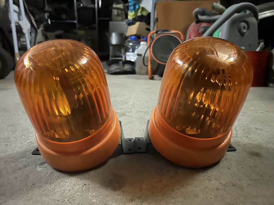 Продам мигалки 24V hella