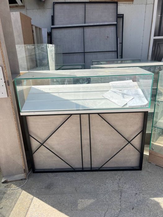 Продается стеллажи стеклянные разного размера большой выбор