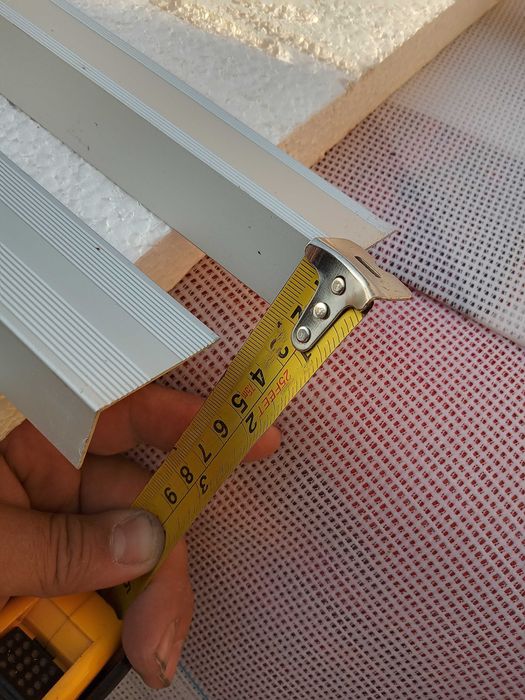 Продавам преходни алуминиеви лайсни