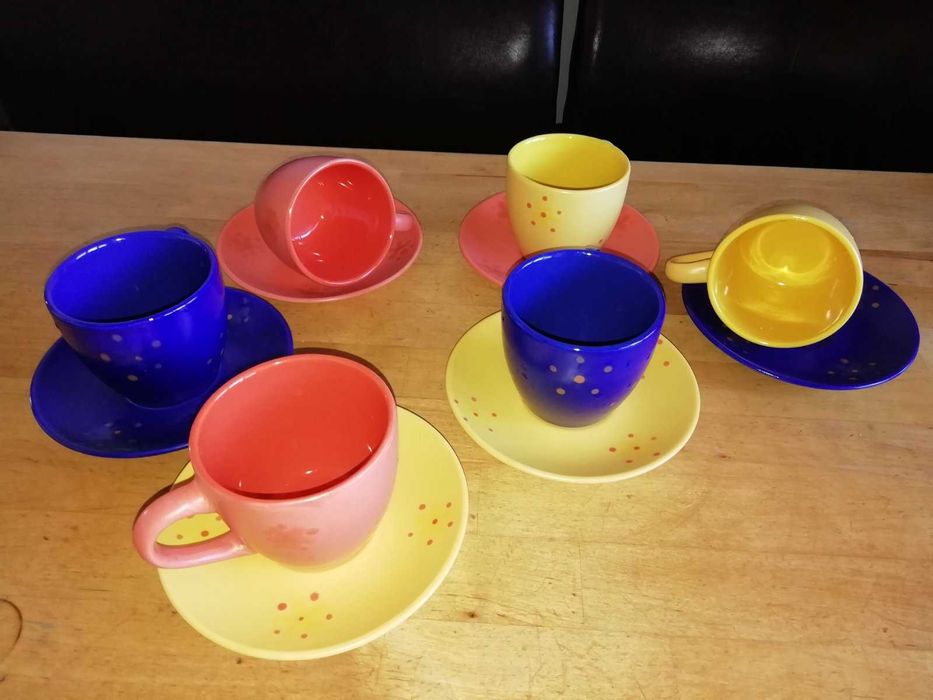 сервиз от 12 части. Чашки с чинийки