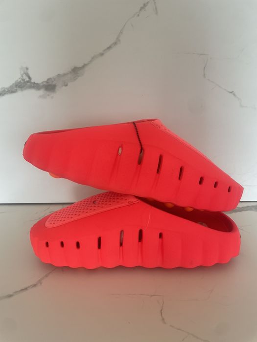 Nike mind 001 solar red