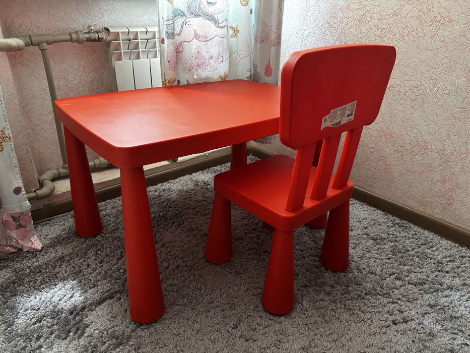 Ikea детские стол и стул (красные)
