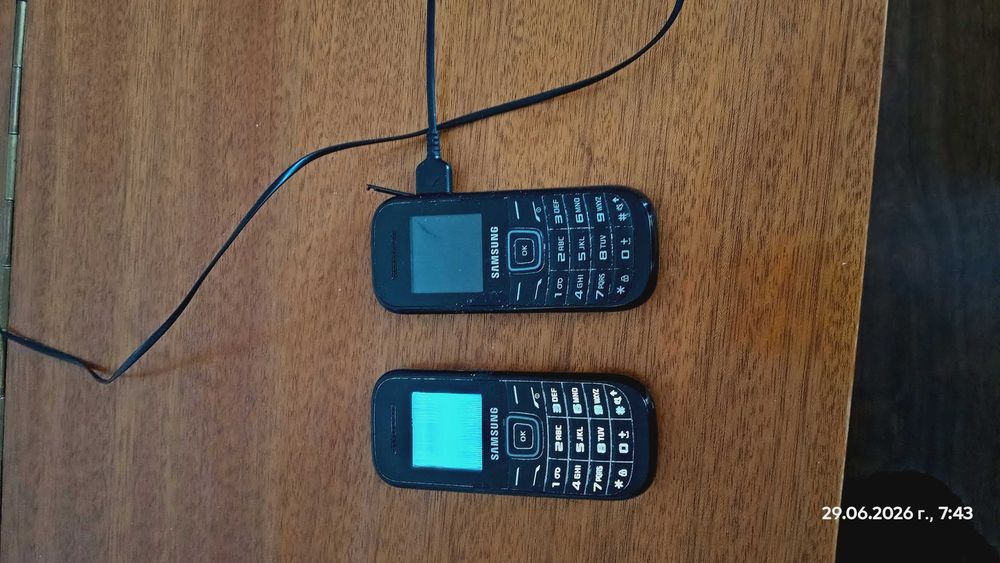2 телефона  SAMSUNG E1200i супер евтино