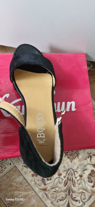 Продам босоножки