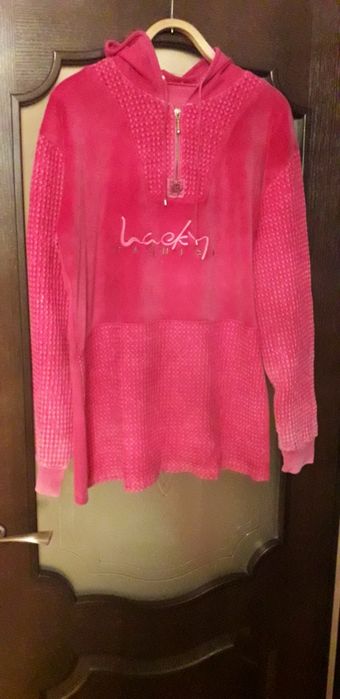 Разгружаю гардероб.