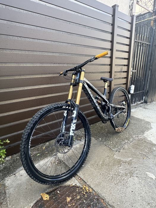 Bicicleta Pivot DH29 Custom