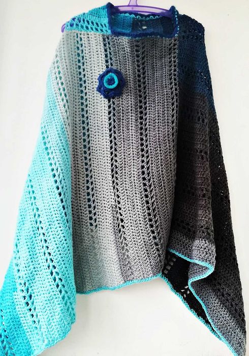 poncho crosetat in nuantele cerului