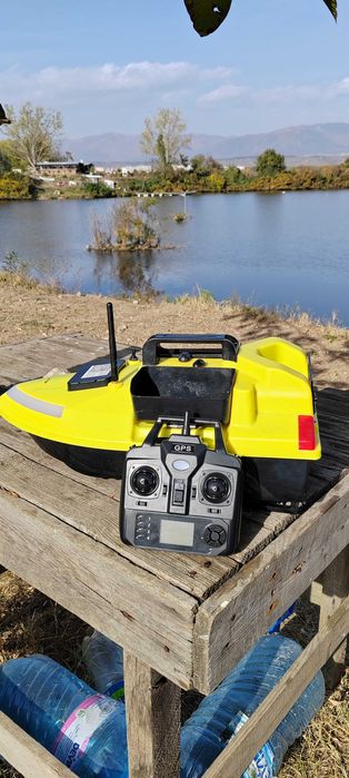 Лодка за захранка V020 Neon GPS 40т.  Гаранция 1г.